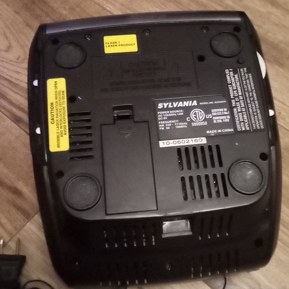 Digital Led Alarm Clock, Radio, CD Player - Picture 4 of 6